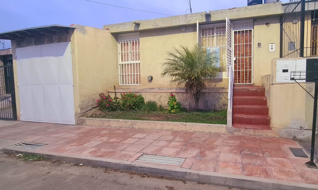 Casa Impecable 2/3 dorm. B° Foecyt - Ullum 1275