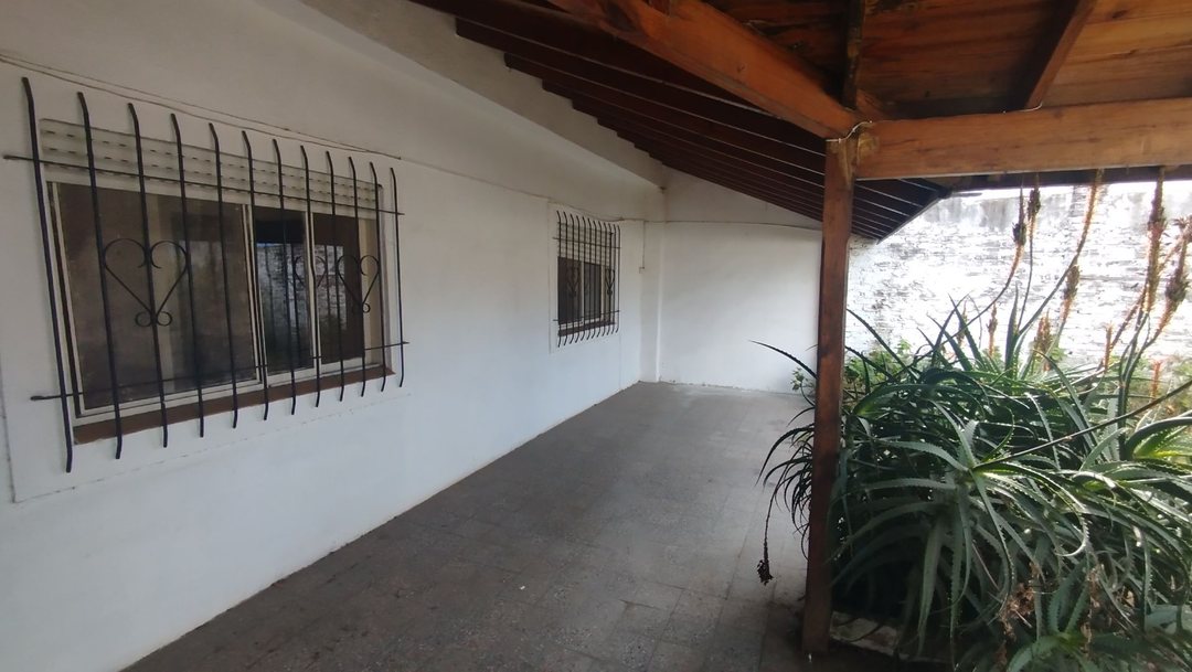 Casa en venta 3 amb. jardin, cochera, Malv.Argenti