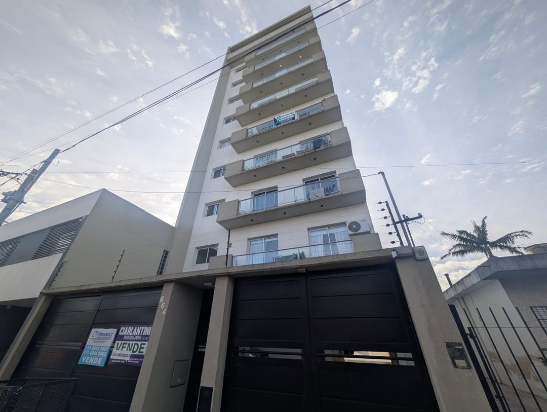VENTA DTO CON 2 COCHERAS, VISTA AL RIO BERAZATEGUI