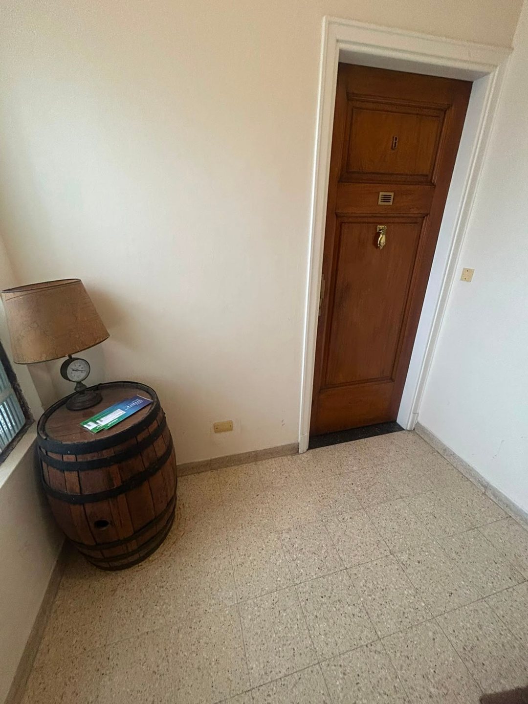 PH 2 AMBIENTES 1° PISO POR ESCALERA CON PATIO