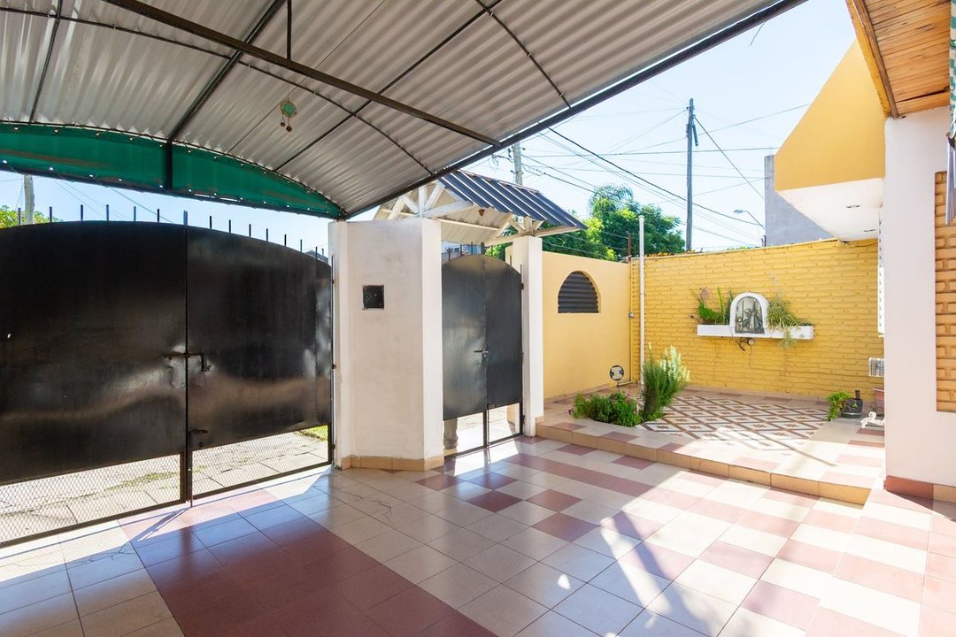 VENTA CASA CUATRO AMBIENTES CASTELAR QUINCHO