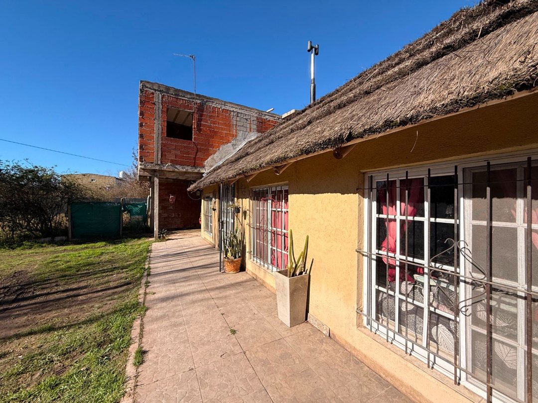 VENTA CASA 3 AMBIENTES PATIO COCHERA