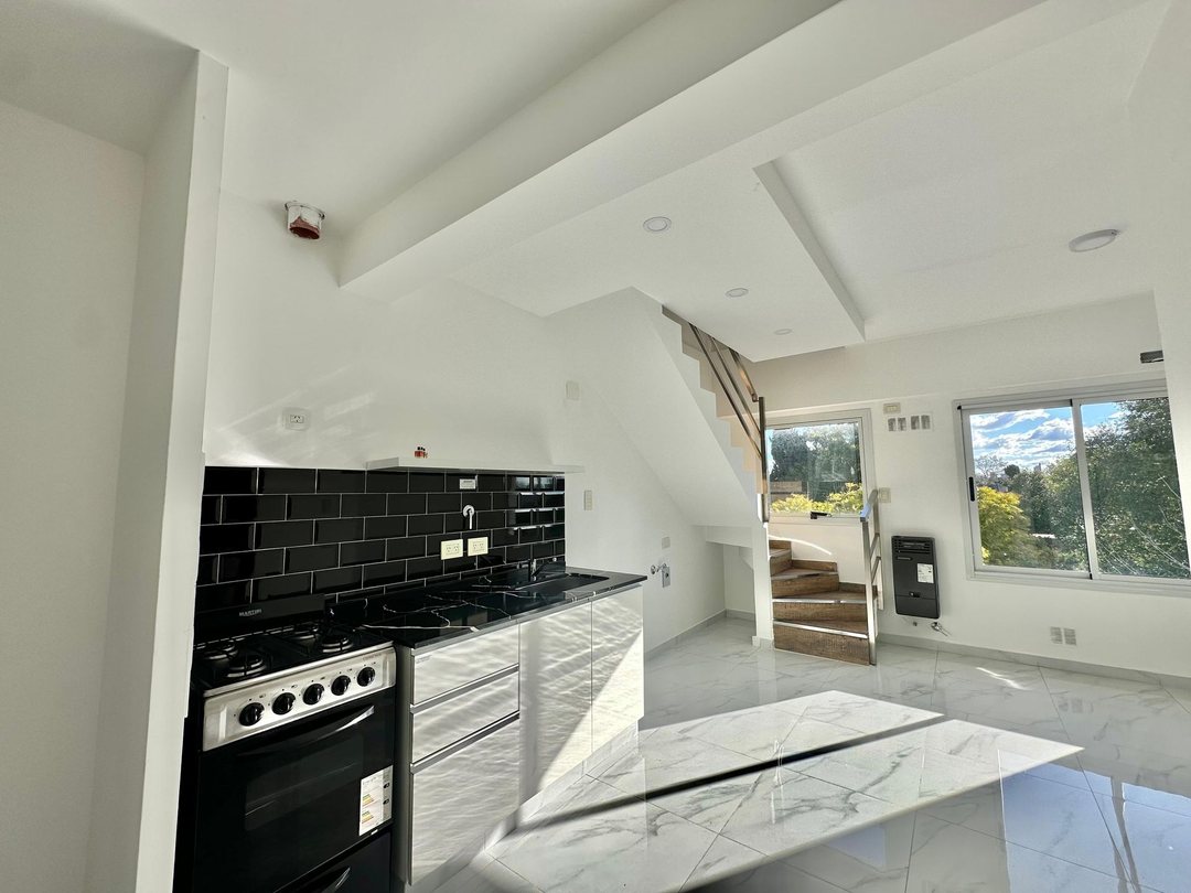 MONOAMBIENTE EN VENTA BANFIELD CON TERRAZA PROPIA