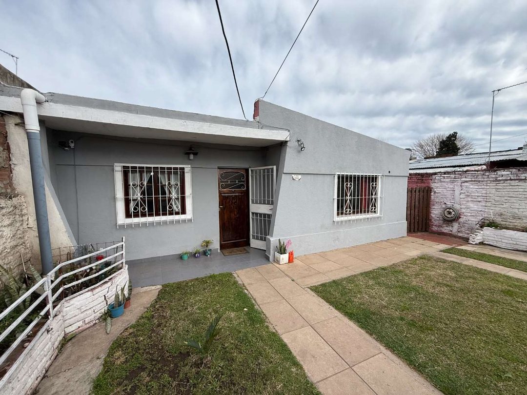 VENTA CASA 3 AMBIENTES EN MORENO