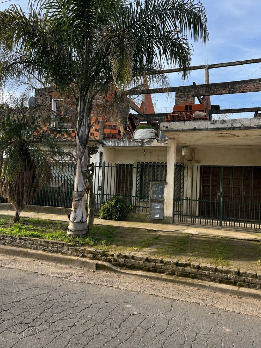 CASA 3 AMB, HURLINGHAM, A REFACIONAR
