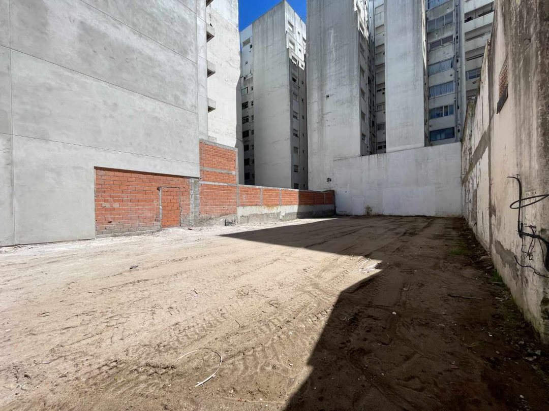 ALQUILER LOTE PARA COCHERAS ZONA LA PERLA