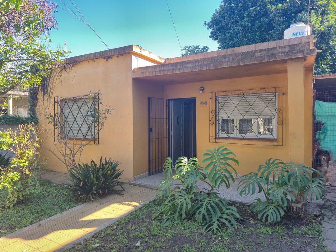 VENTA CASA 3 AMBIENTES TRUJUY CRUCE CASTELAR