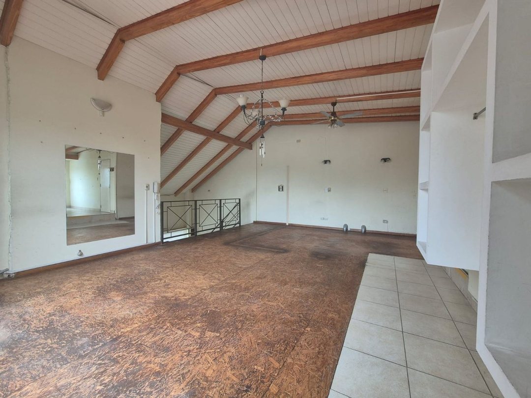 VENTA LOCAL EN FUNES