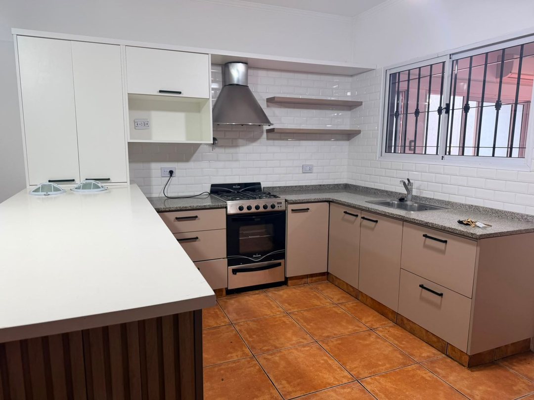VENTA CASA 4 AMBIENTES CASTELAR SUR