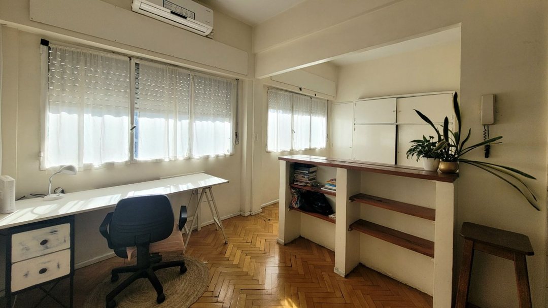 Venta monoambiente P 5ª a la calle Once. Mucha Luz