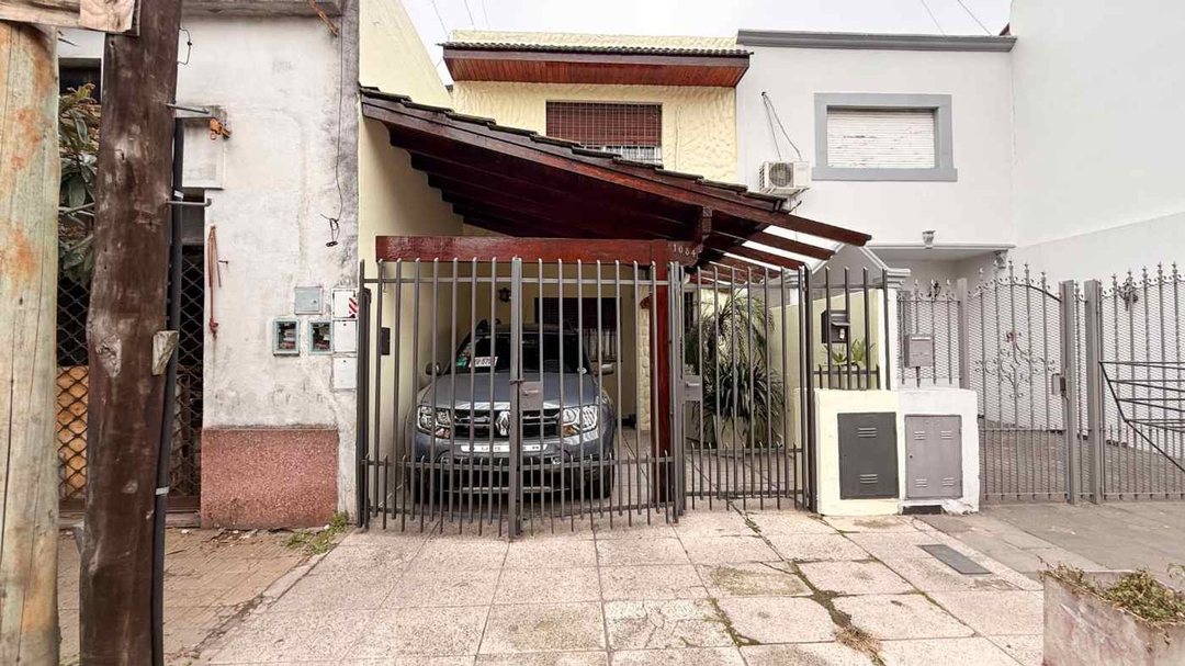 VENTA CASA 4 AMBIENTES COCHERA -RAMOS -CREDITO