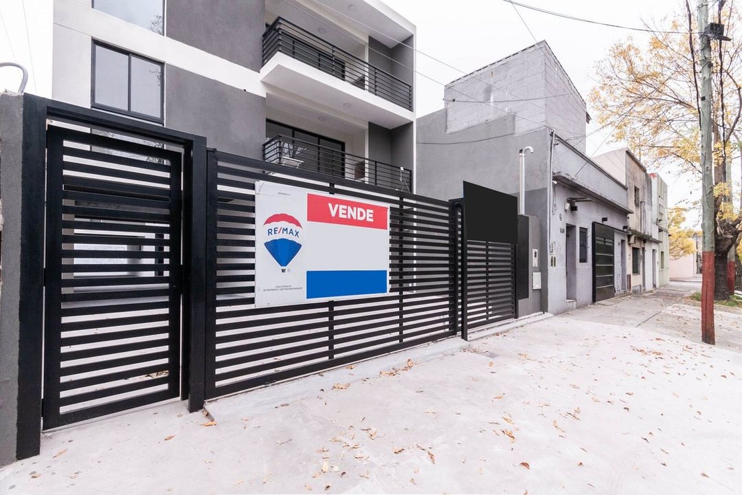 VENTA PH 3 AMB LANUS  2º B CON TERRAZA  Y COCHERA