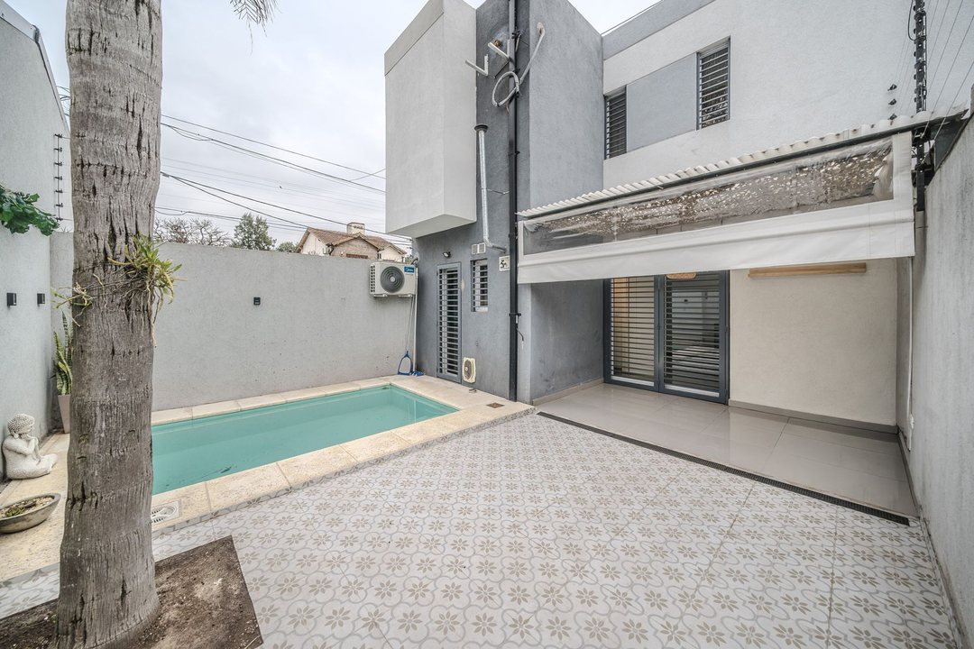 VENTA DUPLEX 3 AMB EN ITUIZANGO C/PILETA y COCHERA