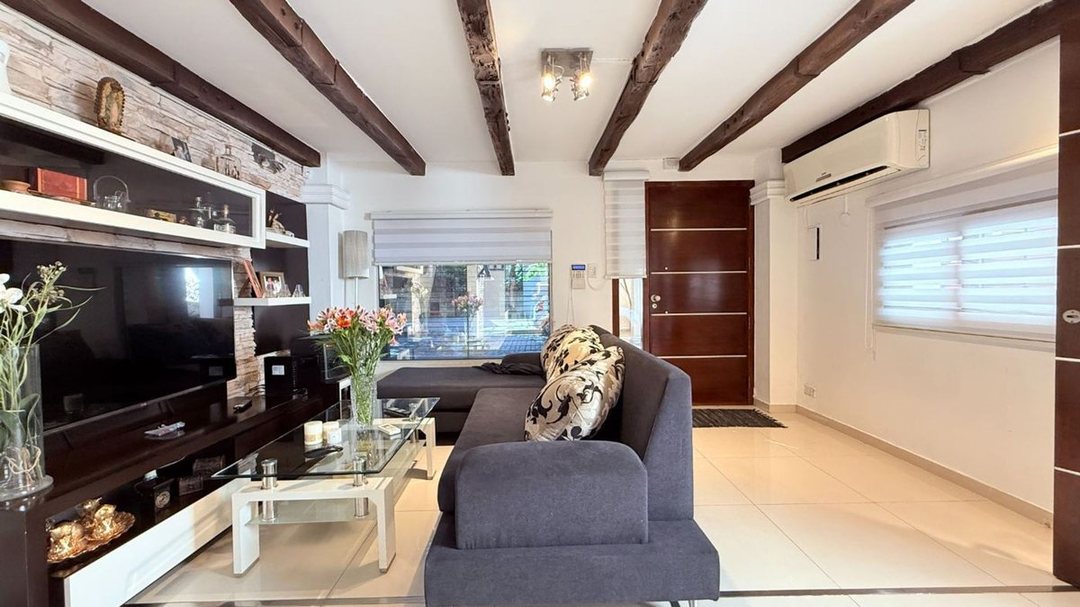 CASA EN VENTA LA PLATA 3 DORMITORIOS COCHERA