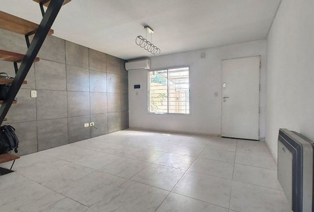 VENTA ITUZAINGO DUPLEX 4 AMB COCHERA APTO CREDITO