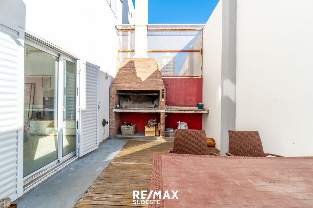 Espectacular departamento con patio y parrilla
