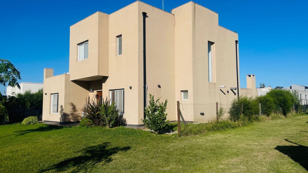 VENTA CASA LOTE INTERNO SAN ALFONSO PB+PA y PILETA