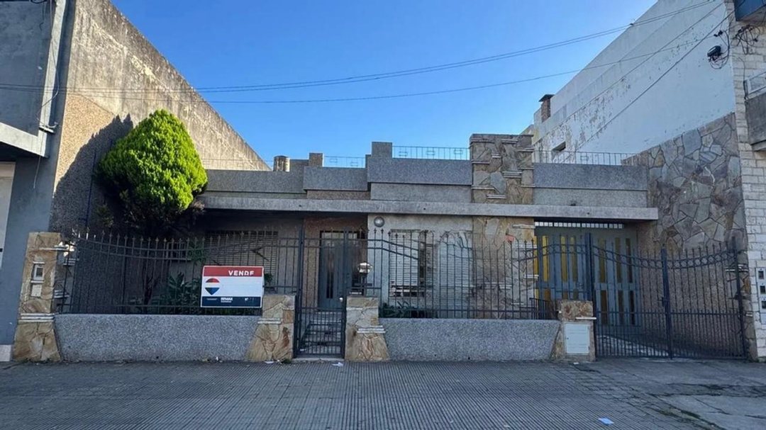 CASA VELEZ SARSFIELD 1456 APTA CREDITO Y COMERCIO