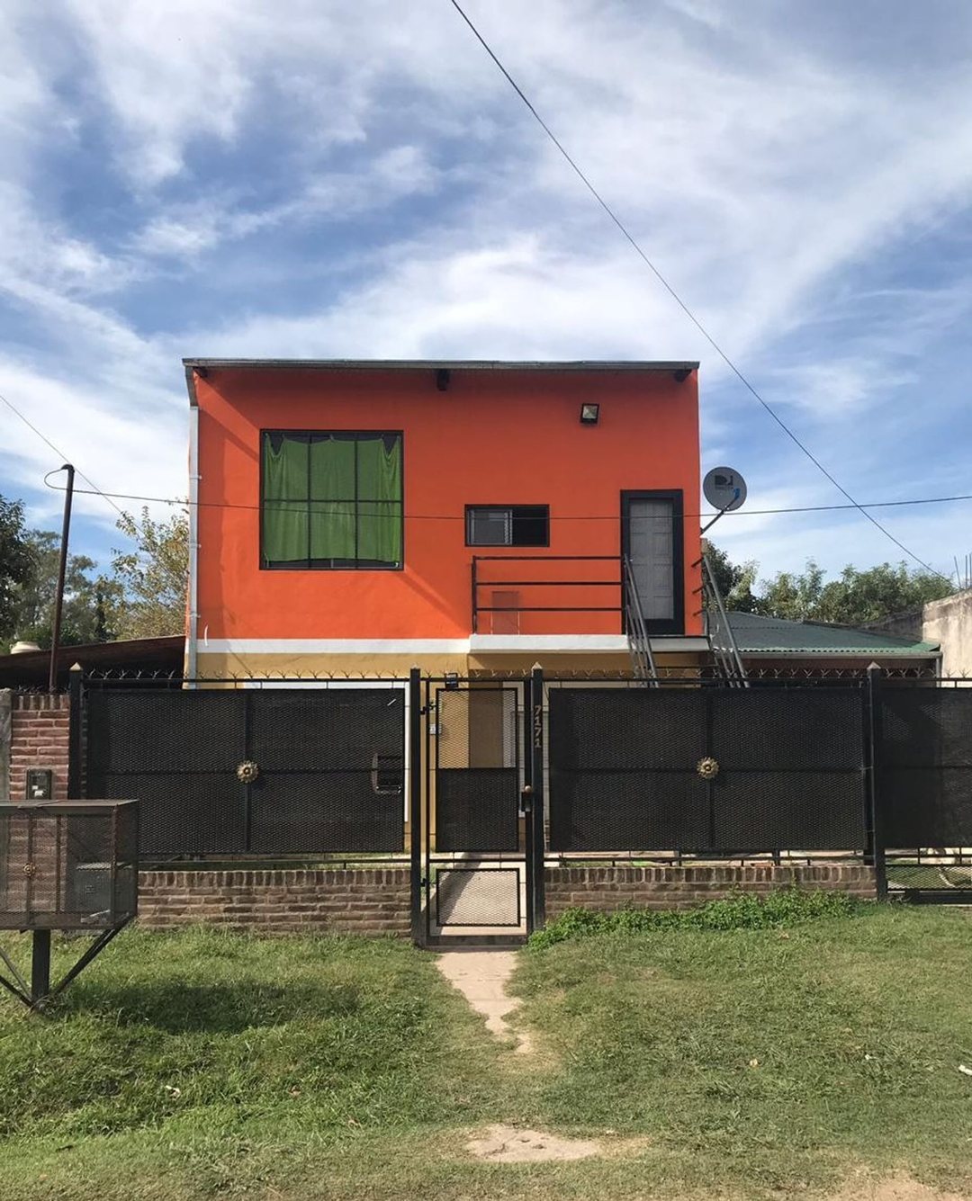 VENTA CASA 3 AMBIENTES + SALON MULTIEVENTOS