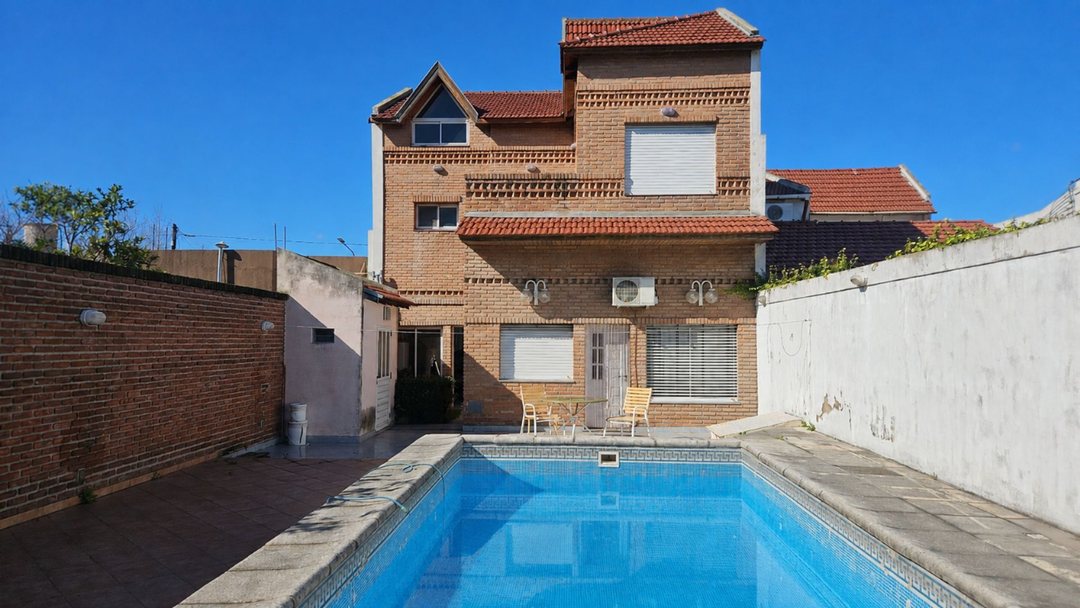 Casa 6 ambientes con pileta quincho y parrilla