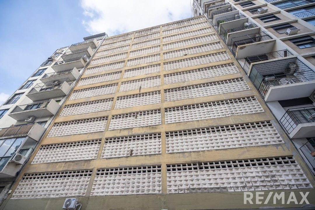 Venta Oportunidad Cochera Doble en Recoleta