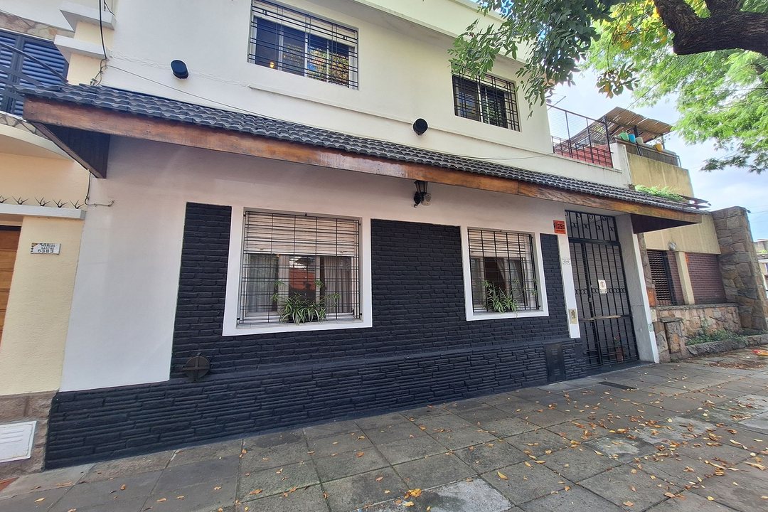 VENTA CASA 7 AMBIENTES EN VERSALLES