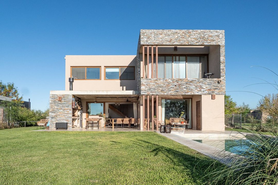 VENTA CASA DISEÑO .ESCOBAR.EL CANTON GOLF. PERMUTA