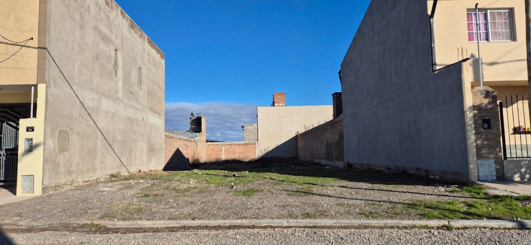 VENTA LOTE 400 M2 BARRIO CINCO SOLES PLOTTIER