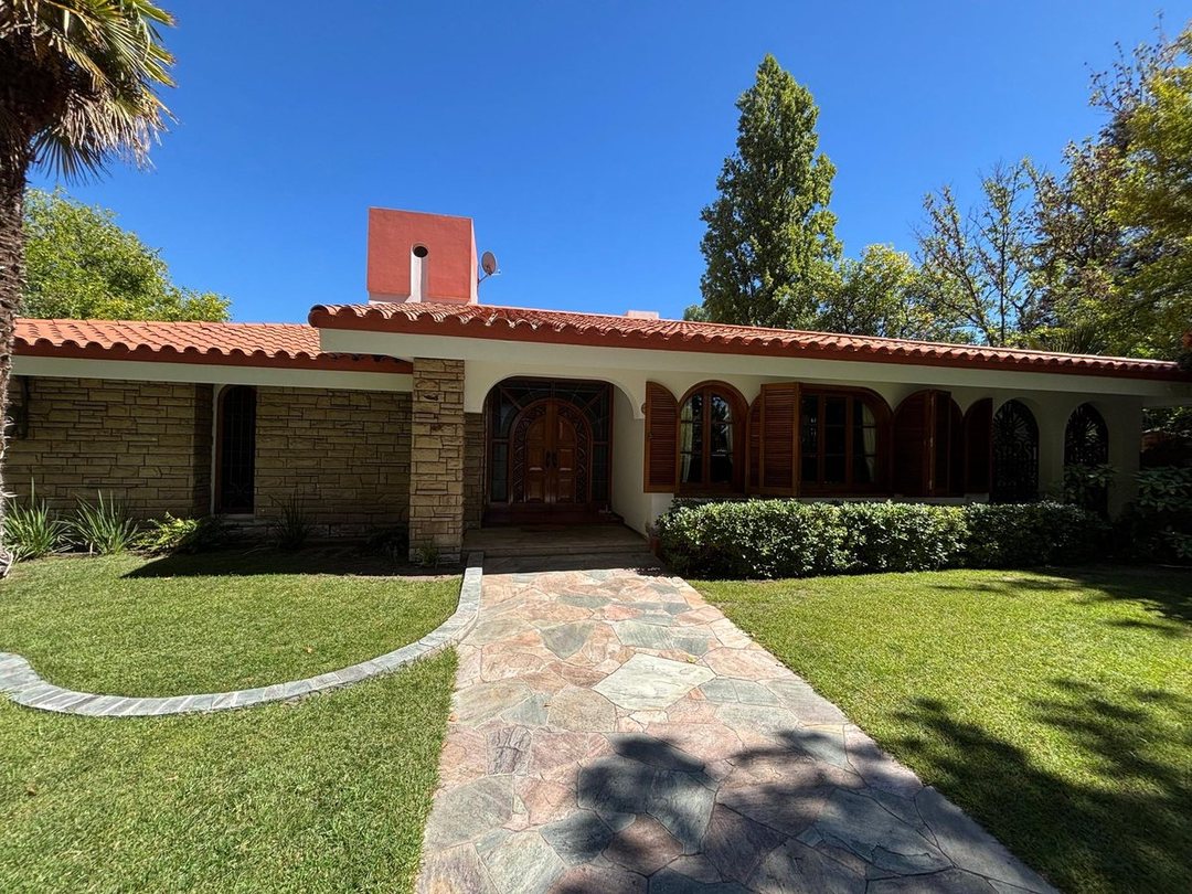GRAN CASA DE CATEGORÍA SOBRE DARRAGUEIRA, CHACRAS