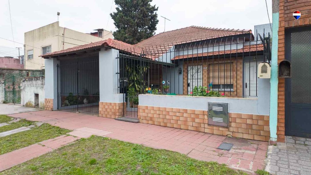 VENTA CASA 3 AMB COCHERA Y FONDO SARANDI