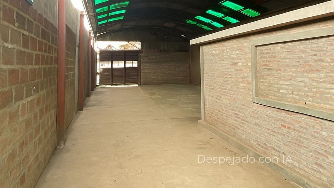 VENTA TERRENO 10X46 CON GALPON Y OFICINA EN LUJAN