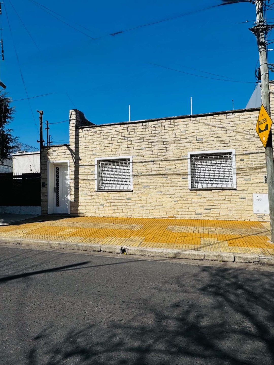 VENTA CASA CON JARDÍN EN BECCAR – APTA CRÉDITO