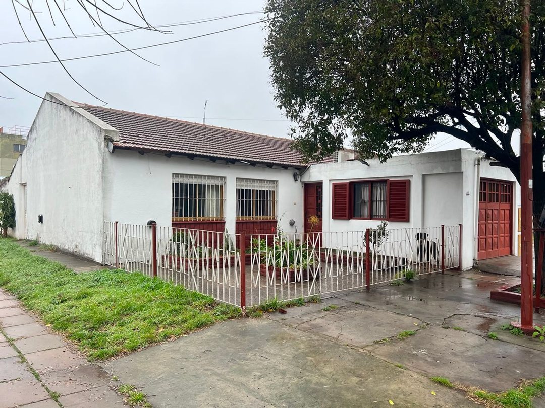 CASA VENTA C/ DEPARTAMENTO INDEPENDIENTE LA PLATA