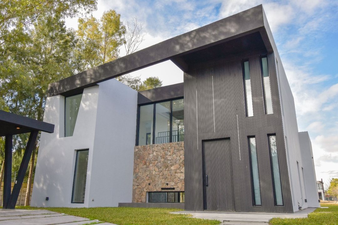 CASA EN VENTA EN TERRALAGOS CON PILETA
