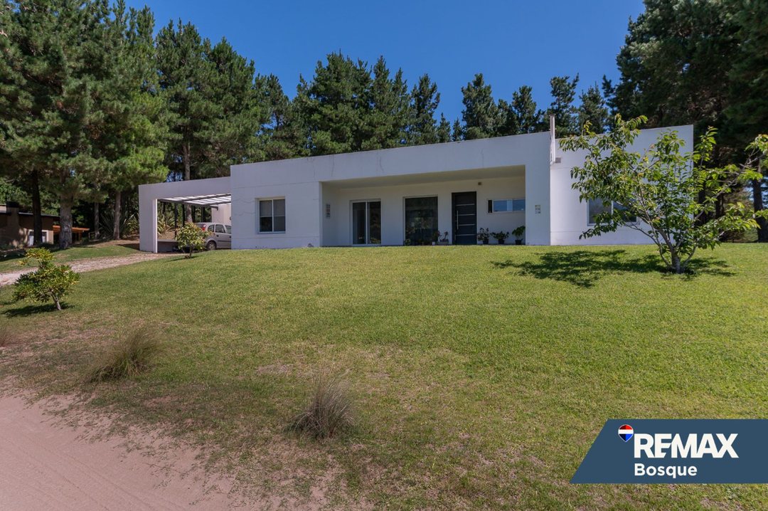 CASA EN VENTA EN COSTA ESMERALDA