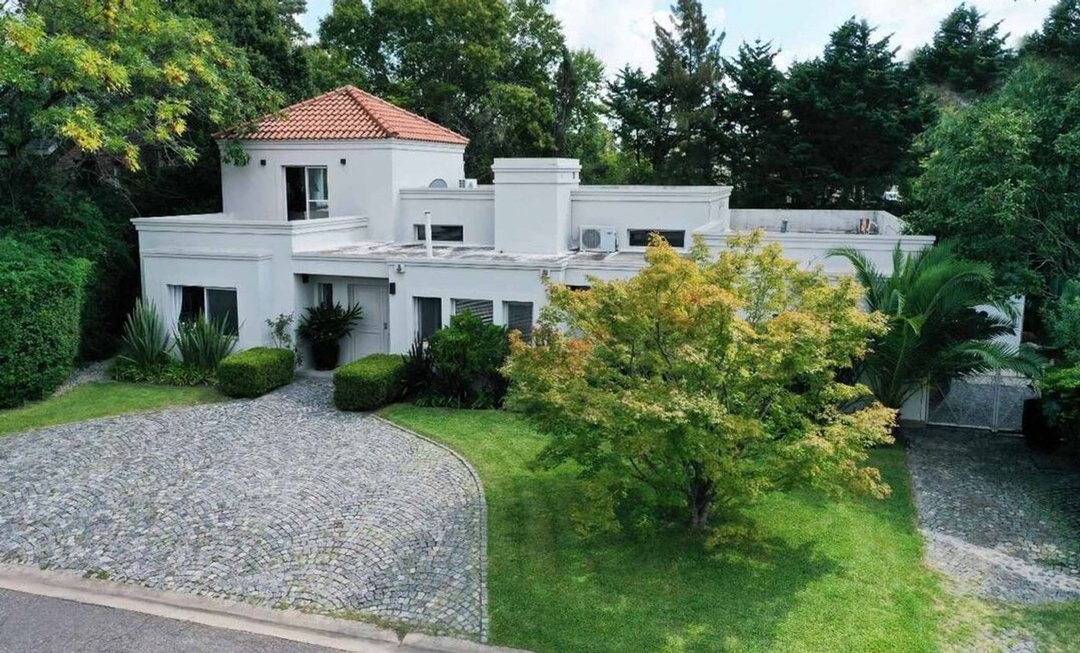 VENTA CASA CON JARDIN Y PILETA EN RINCON DEL ARCA