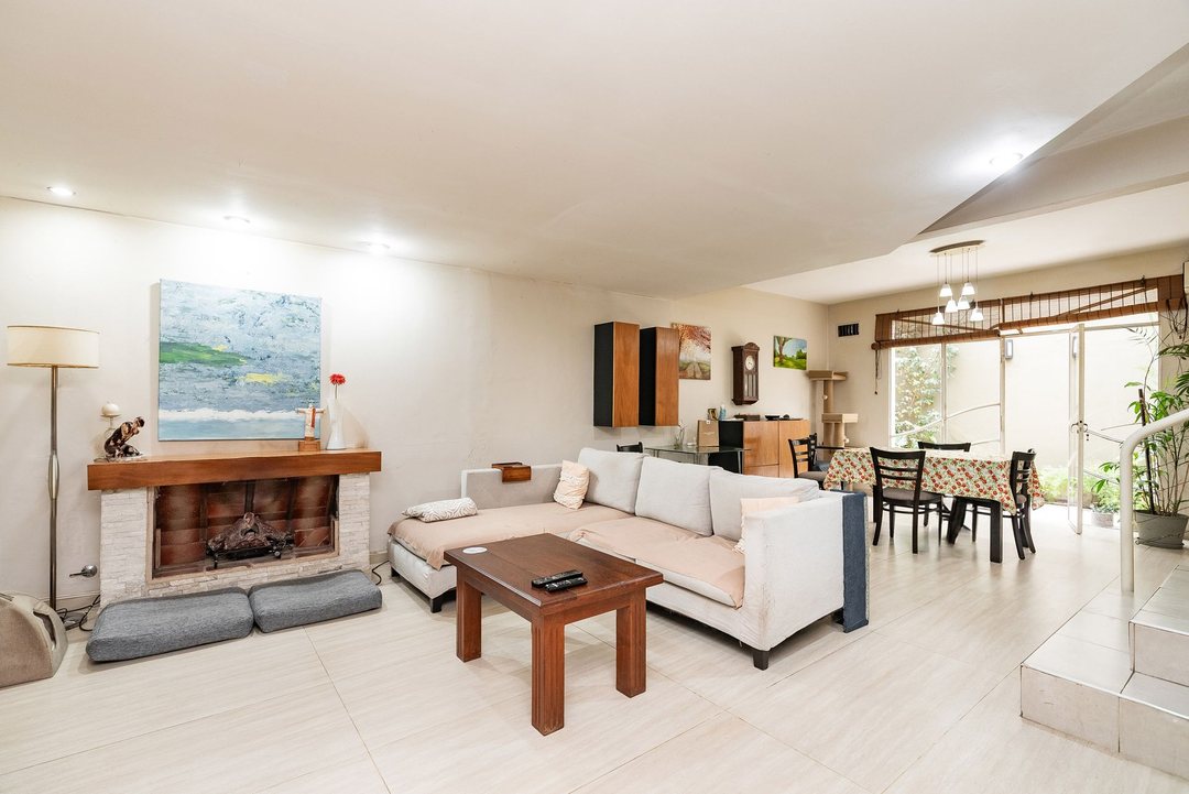 Casa con terraza, pileta y verde en Parque Chas