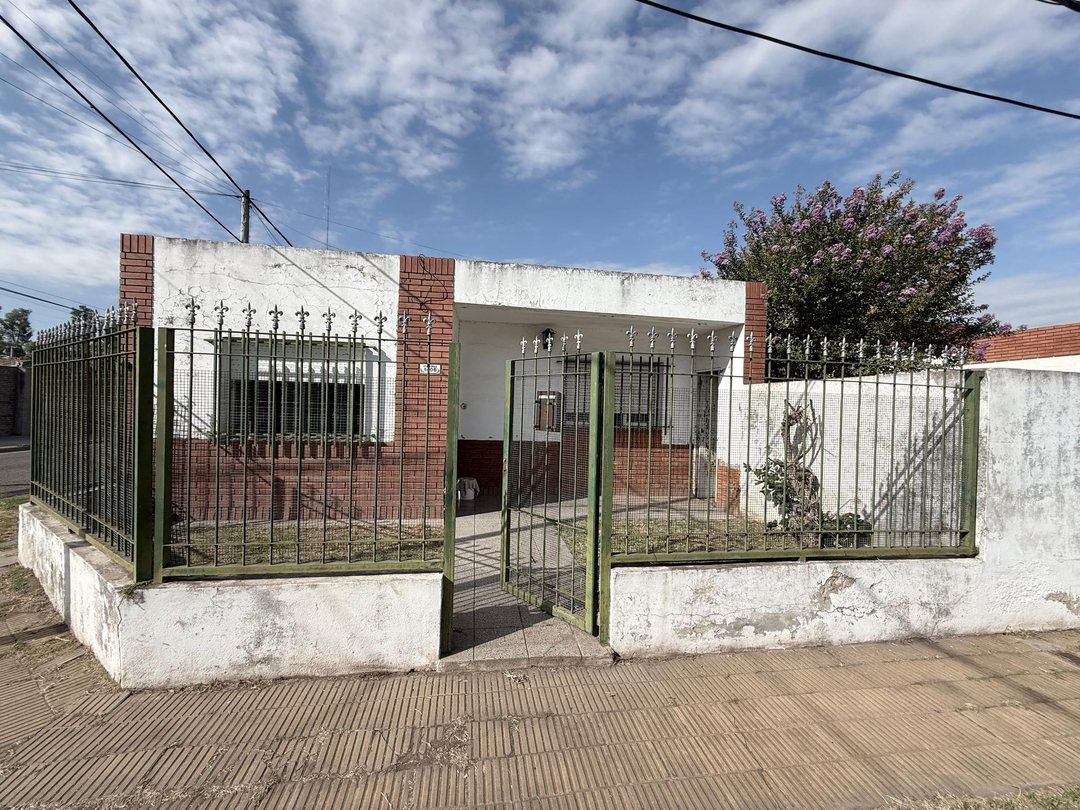 CASA EN VENTA EN PERGAMINO