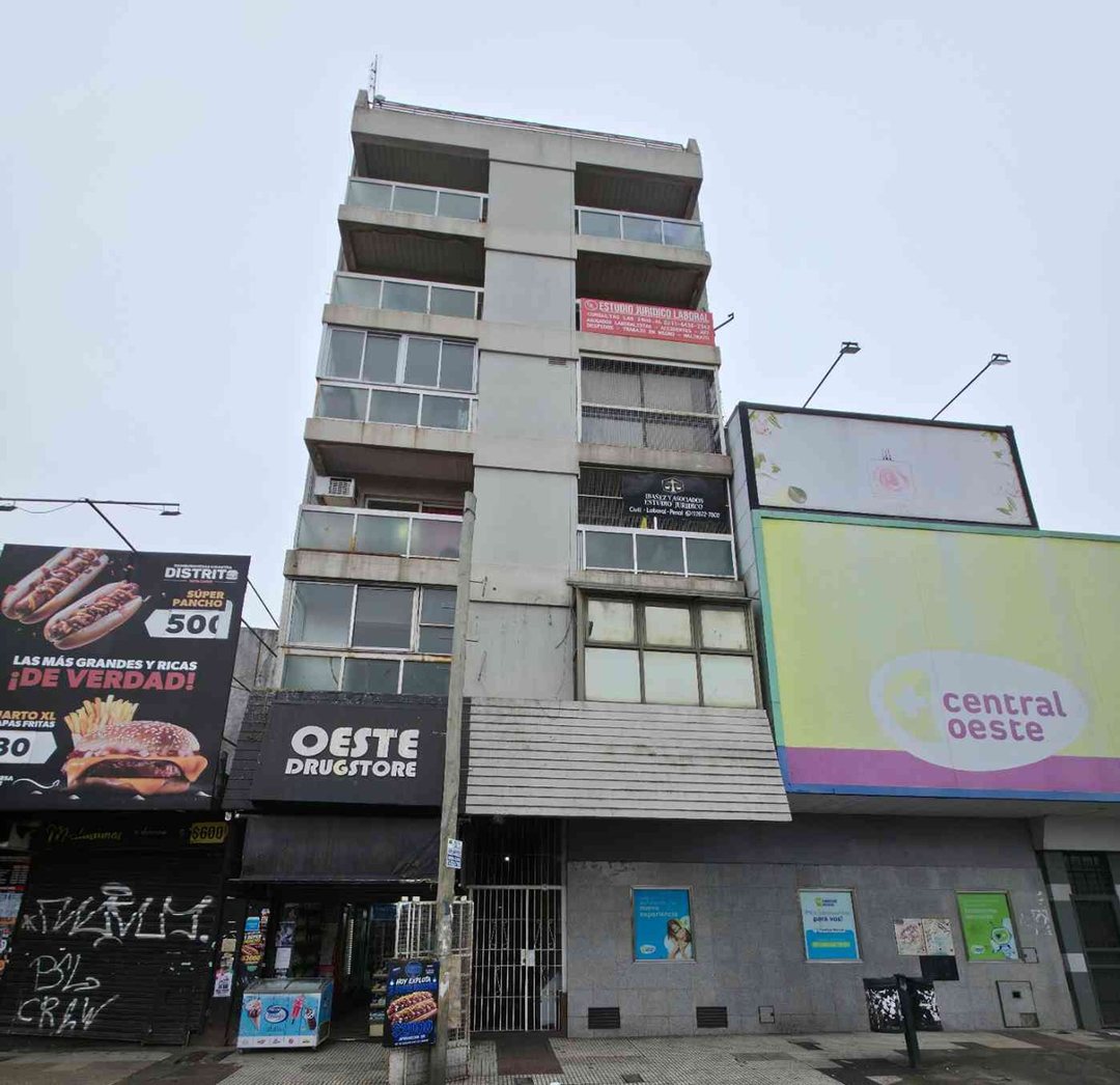 OFICINA EN VENTA MORÓN CENTRO EXCELENTE UBICACIÓN