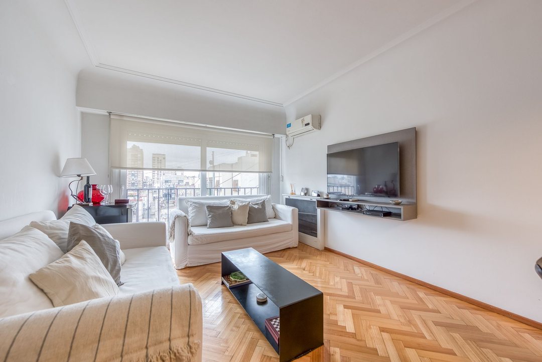 3 ambientes con dependencia y cochera en Recoleta