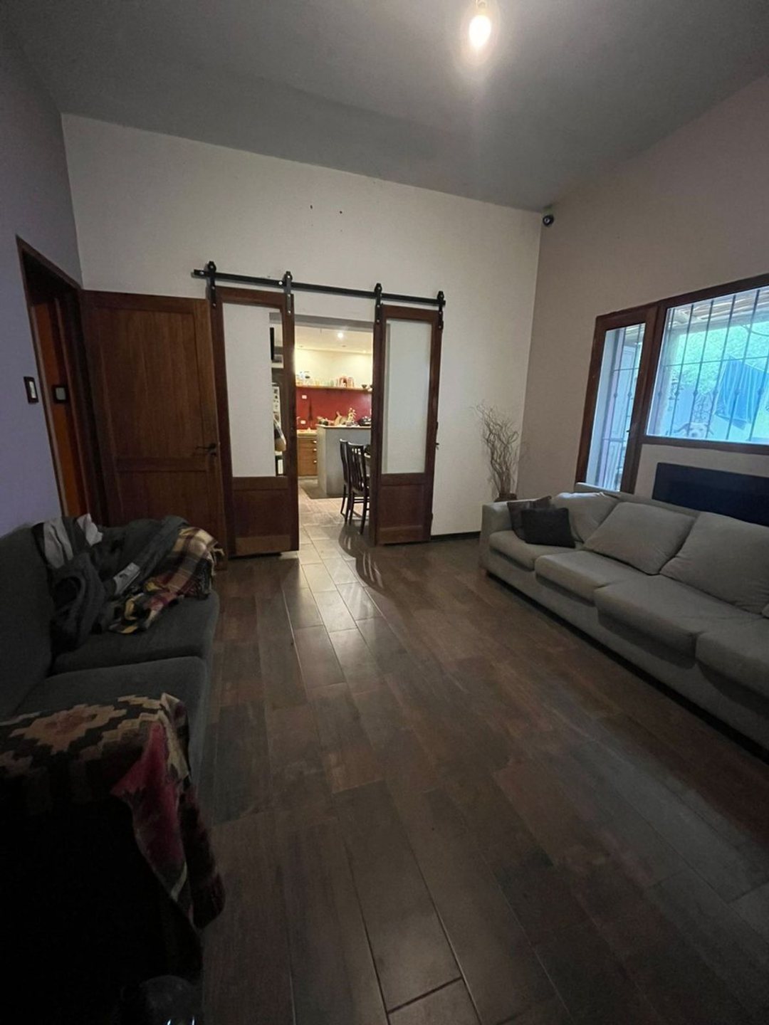 VENTA CASA 5 AMB. CON JARDÍN  Y QUINCHO - HAEDO
