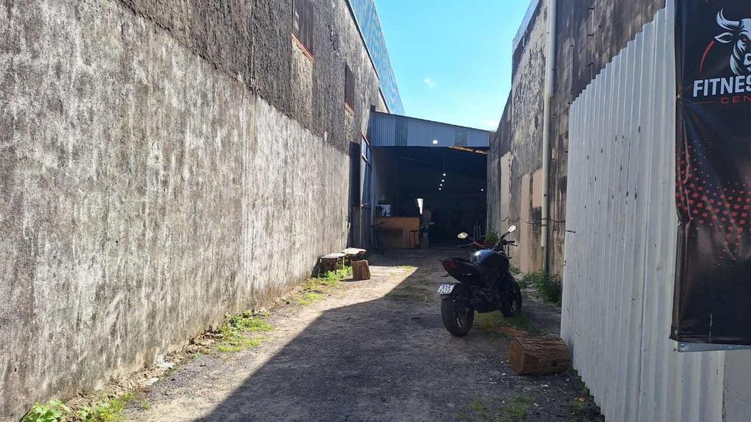 SE VENDE GALPON SOBRE CALLE ITURRASPE