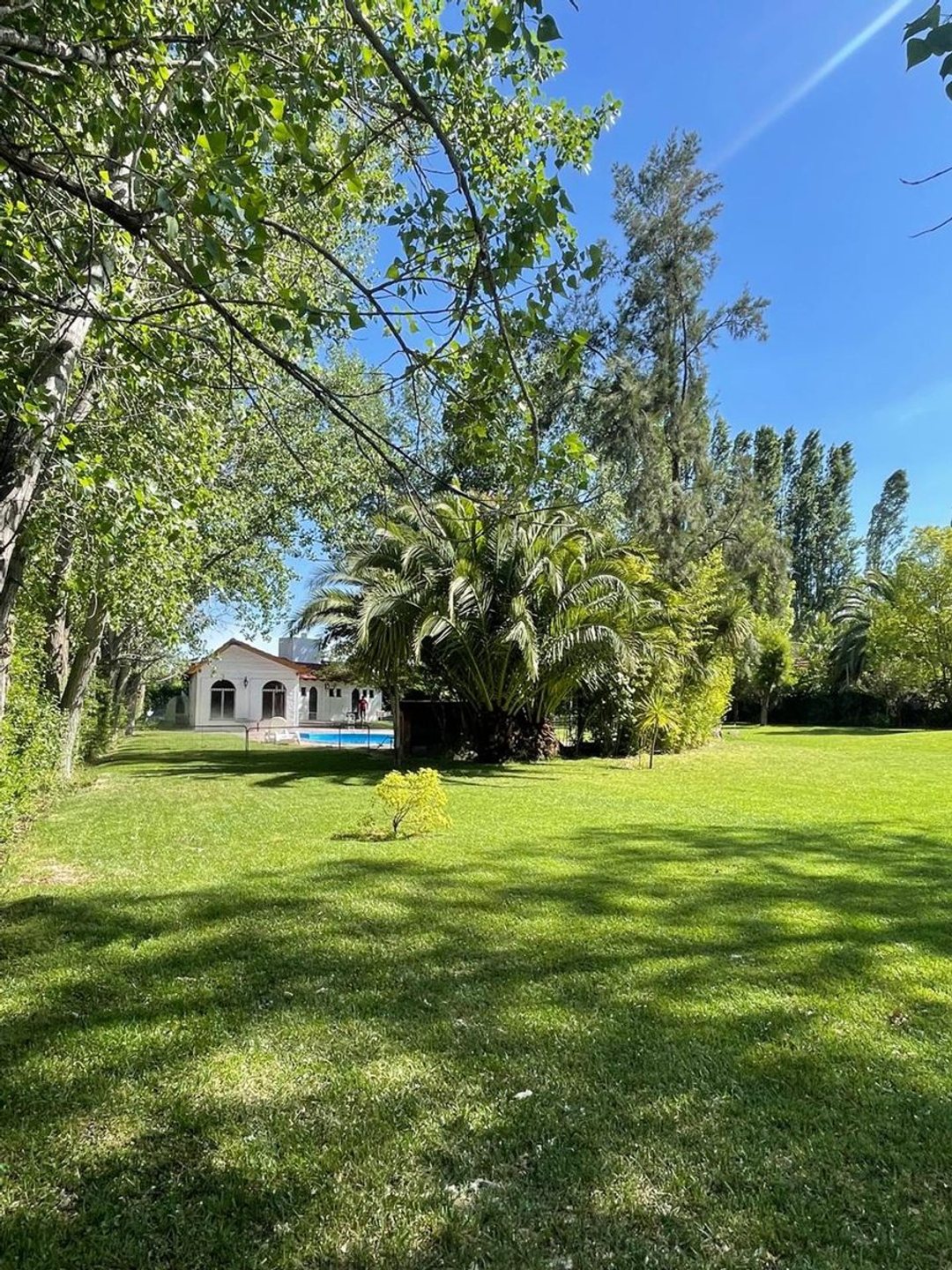 VENTA CASA DE CATEGORIA CHACRAS DE CORIA