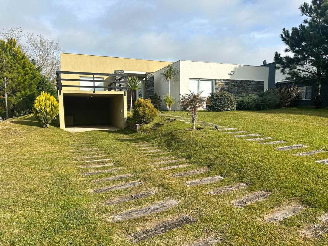 VENTA DE CASA EN COSTA ESMERALDA RESIDENCIAL 1