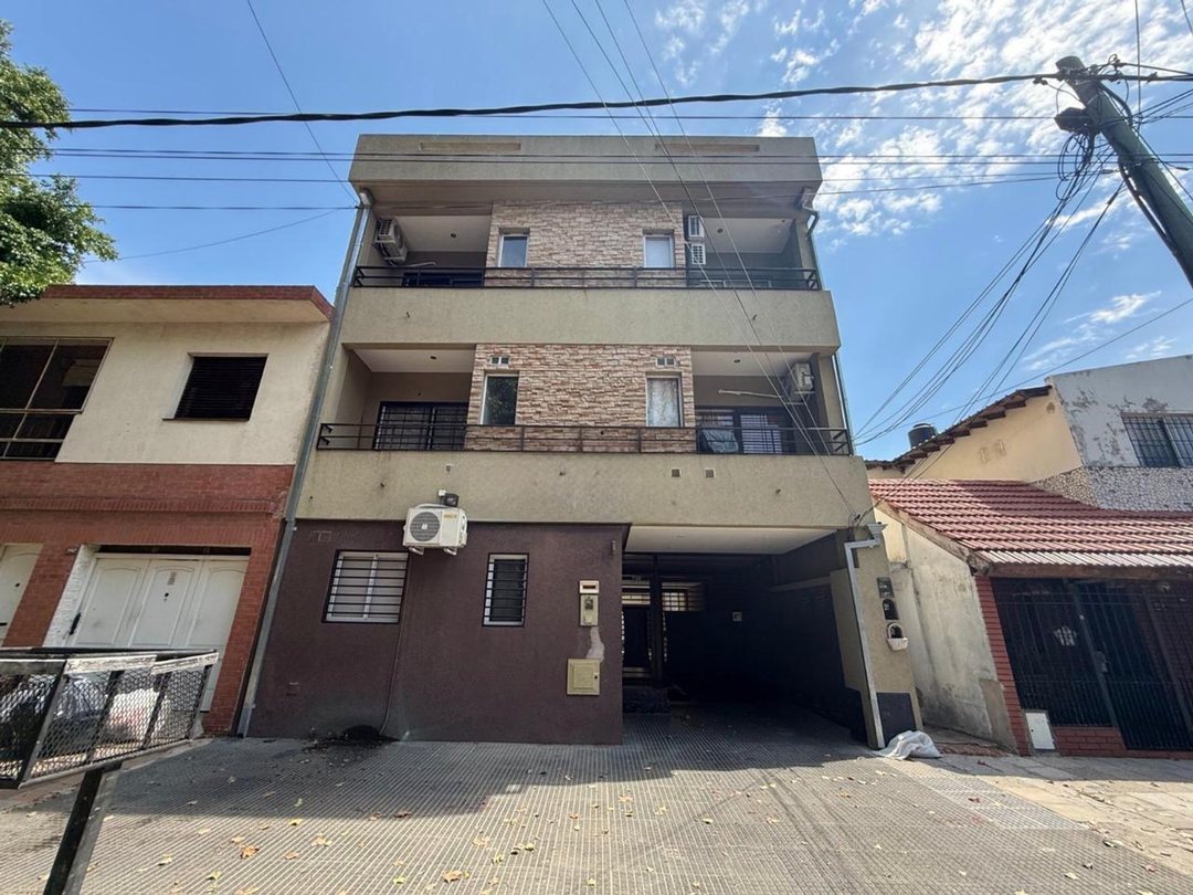 ALQUILER DPTO CON COCHERA Y BALCON LANÚS O.