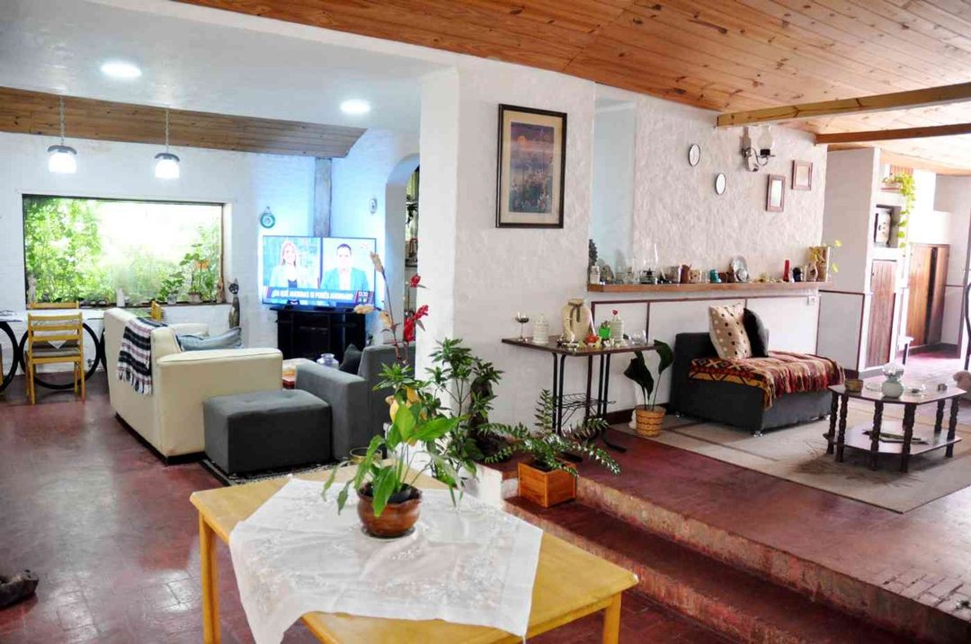VENTA CASA 4 AMBIENTES +DEPARTAMENTO COLINA ALEGRE