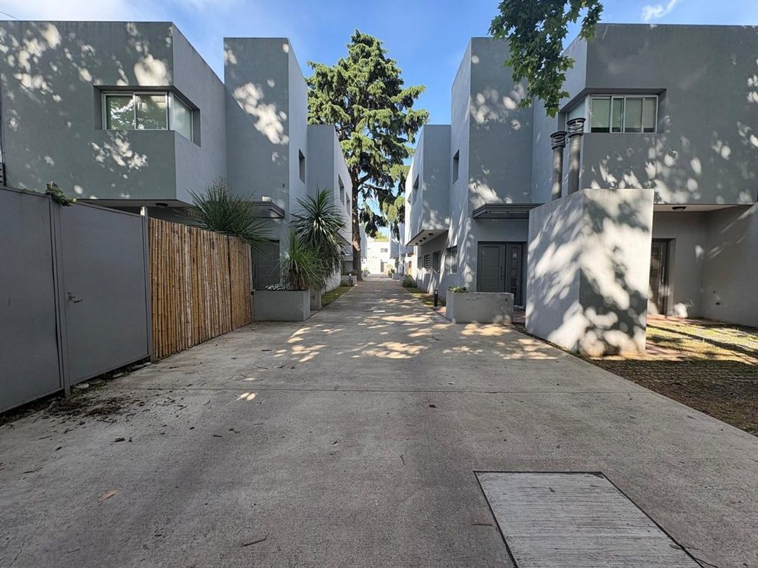 Venta duplex c/jardin privado Adrogue