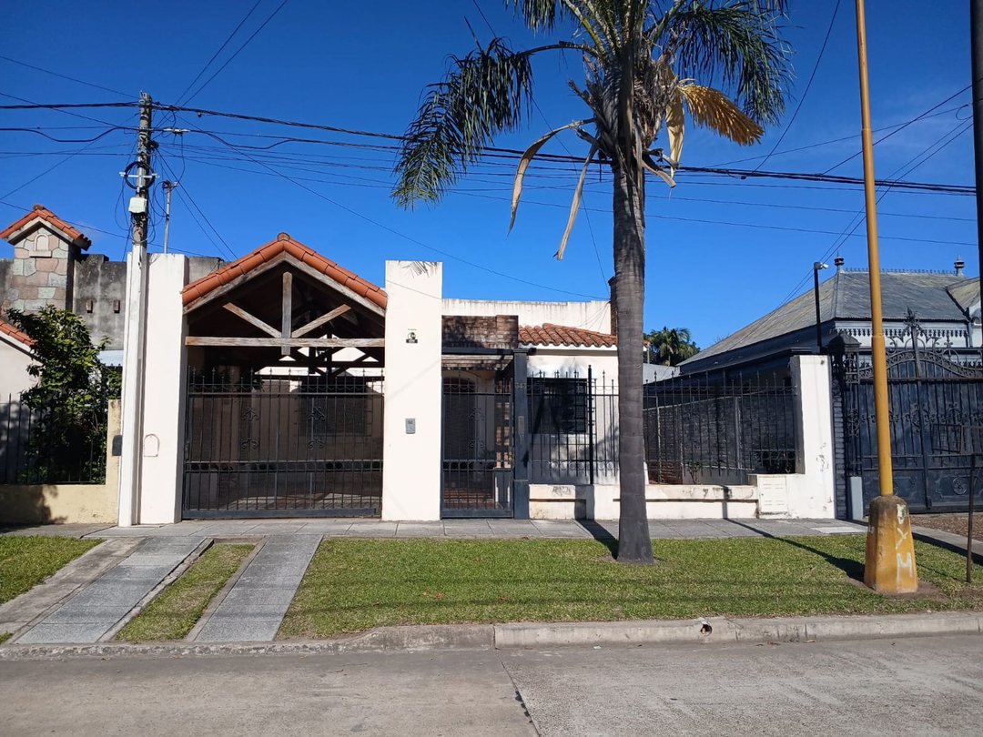 REMAX VENDE CASA EN GUADALUPE .