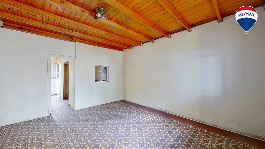 CASA 3 AMBIENTES EN VENTA EN VALENTIN ALSINA PATIO