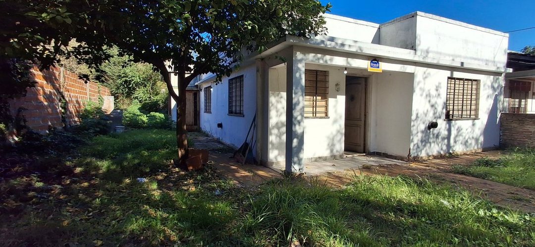 CASA EN VENTA JOSE C PAZ B° ALTUBE, DEPTO EN FONDO